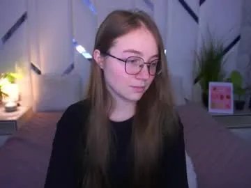 arrinawair — GOAL: make my day better  #lovense #18 #shy #ukraIne #glasses  [250 tokens remaining]