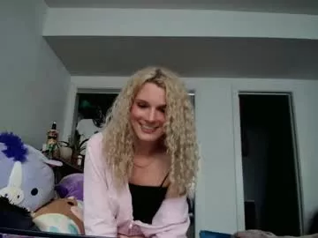 Offline astorialove on Chaturbate