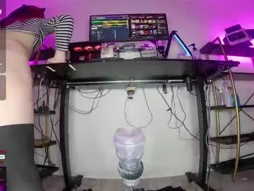 Offline carlierogue on Chaturbate