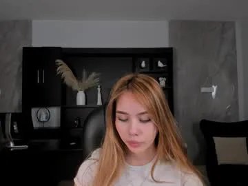 carolinegrace_ on Chaturbate