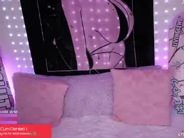 Offline crimsonkitten on Chaturbate