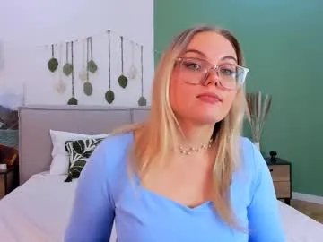 crystalcurtis on Chaturbate