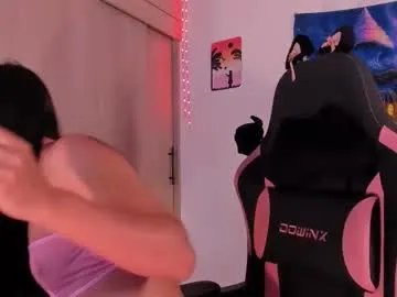 devours_fire on Chaturbate