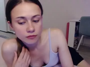 Offline eliscuteblonde on Chaturbate