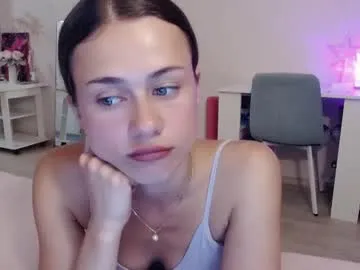 Offline eliscuteblonde on Chaturbate