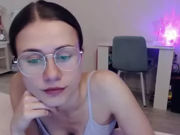 Offline eliscuteblonde on Chaturbate