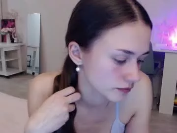 Offline eliscuteblonde on Chaturbate