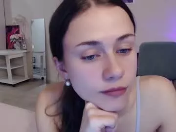 Offline eliscuteblonde on Chaturbate