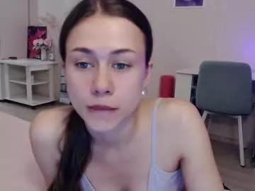 Offline eliscuteblonde on Chaturbate