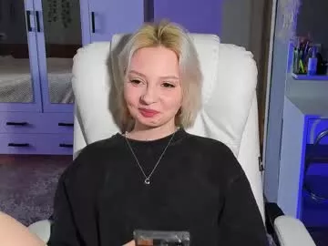 Offline ellales on Chaturbate