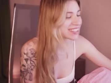 Freechat elliecutes on Chaturbate