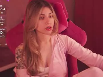 Freechat elliecutes on Chaturbate