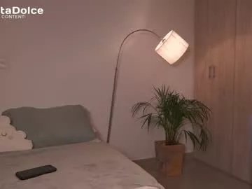 emely_dolce on Chaturbate