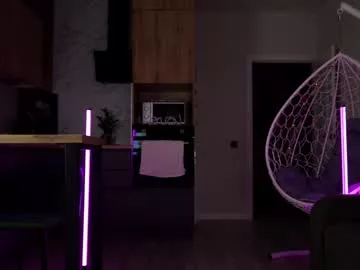 Freechat emilybatee on Chaturbate