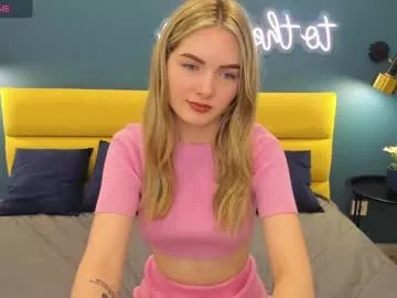 evelineamore on Chaturbate