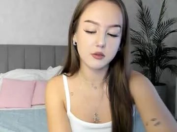 go0d_grl — hand bra #young #18 #cute #brunette #braces [131 tokens remaining]