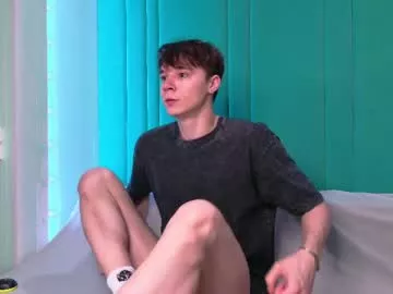 Offline hugebangins_ on Chaturbate