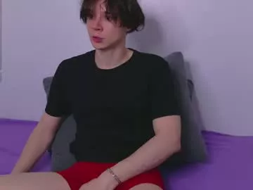 Offline hugebangins_ on Chaturbate