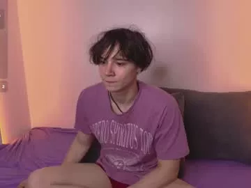 Offline hugebangins_ on Chaturbate