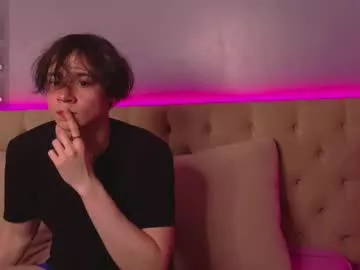 Offline hugebangins_ on Chaturbate