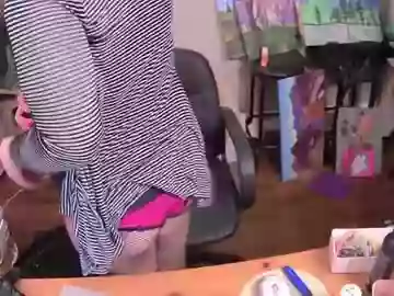 Offline jennyneeds on Chaturbate