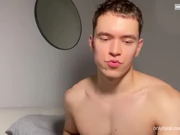 Freechat johnnnyhorny on Chaturbate