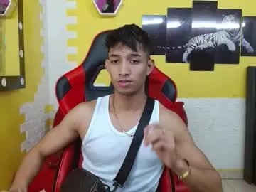 jose_sexycumm — GOAL: oil in body + naked [293 tokens remaining] Welcome to my room! #oil #master #cum #findom #muscle