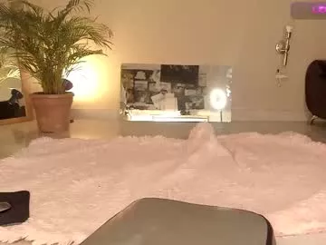 kinkyelise on Chaturbate 