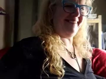 Freechat ladymeadowlark on Chaturbate
