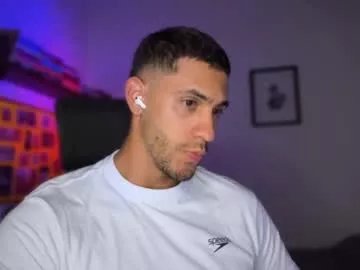 larry_jones on Chaturbate