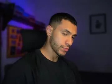 larry_jones on Chaturbate