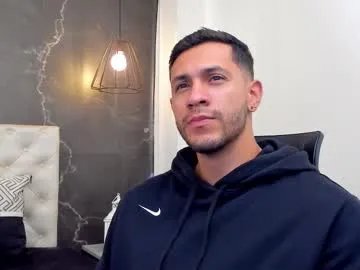 larry_jones on Chaturbate