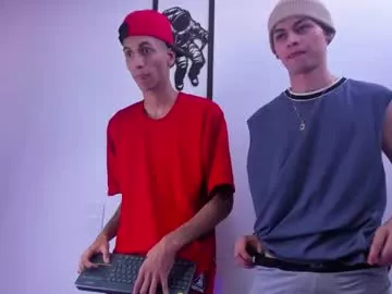 Offline lennercollins_ on Chaturbate