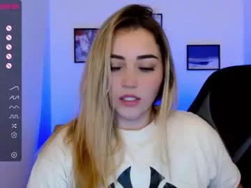 Offline lucia_star_ on Chaturbate