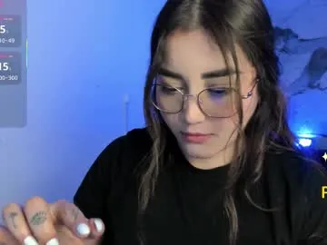 Offline lucia_star_ on Chaturbate