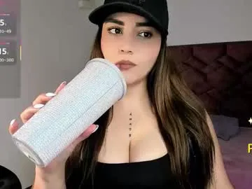 Offline lucia_star_ on Chaturbate