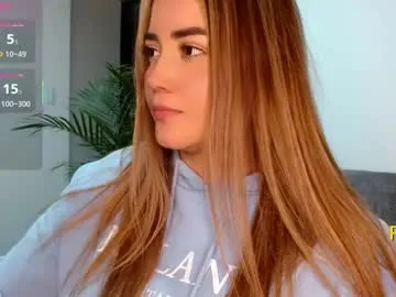 Offline lucia_star_ on Chaturbate