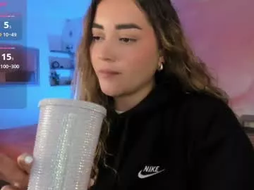 Offline lucia_star_ on Chaturbate