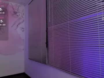 Offline lucia_star_ on Chaturbate