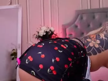 Freechat lucyaddison on Chaturbate