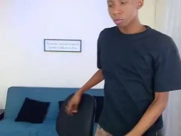 miiloo18 on Chaturbate 