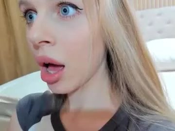 mila_polly_and_forester on Chaturbate