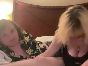 Freechat myrtlemystic on Chaturbate