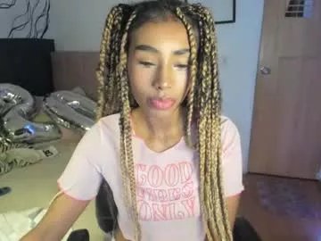 naomii1020 on Chaturbate