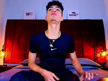 neoraptis on Chaturbate