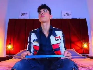 neoraptis on Chaturbate