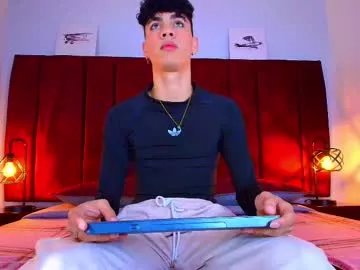 neoraptis on Chaturbate