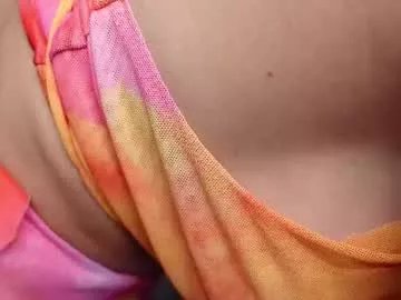 ninacrystal on Chaturbate