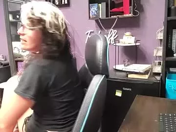 Offline oddywithabody on Chaturbate