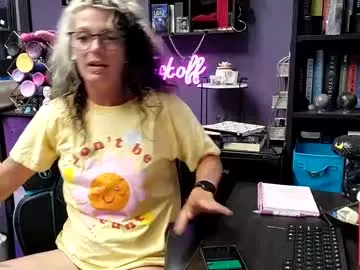 Offline oddywithabody on Chaturbate